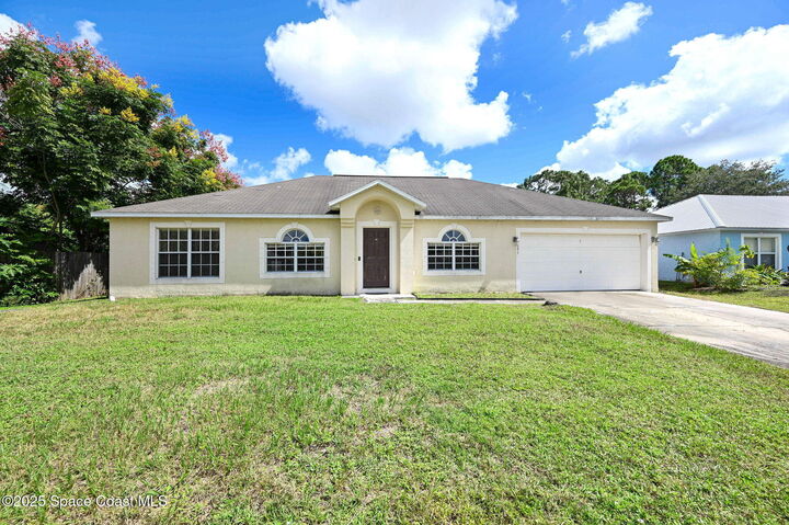Property Photo:  601 David Circle SW  FL 32908