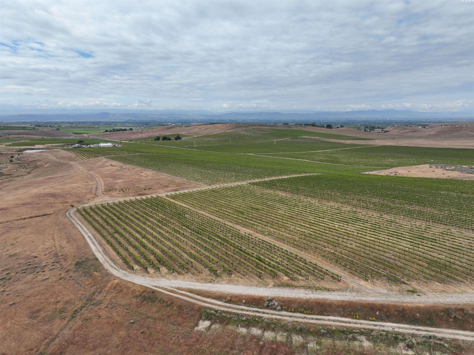Property Photo: 2020 Vintage Rd WA 98953