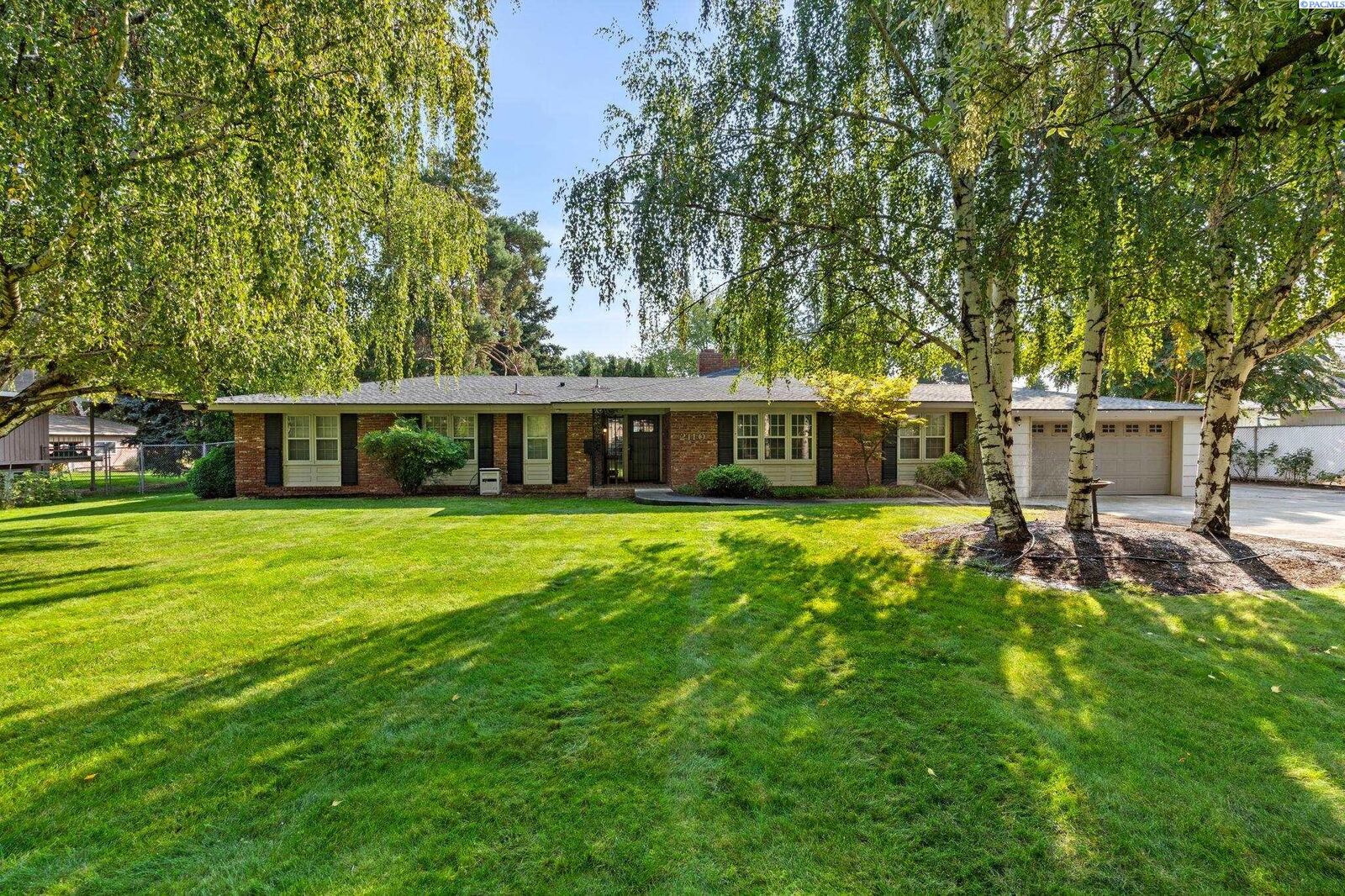 Property Photo: 2110 Davison Ave WA 99354
