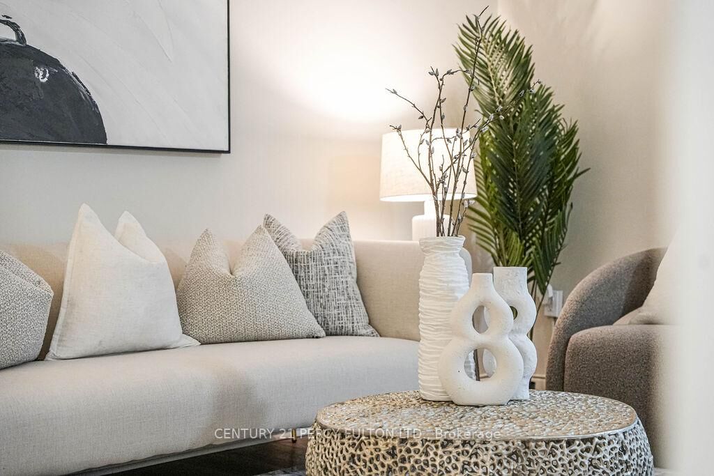 Photo de la propriété: 921 Midland Avenue 101 ON M1K 4G2