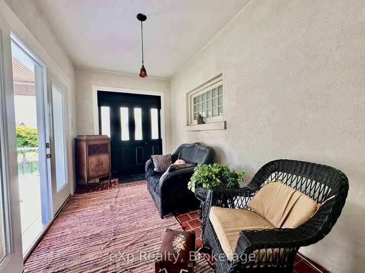 Property Photo:  85 10th Street  ON N4N 1M9