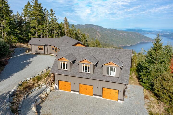 Property Photo:  1490 Finlayson View Pl  BC V0R 2W3