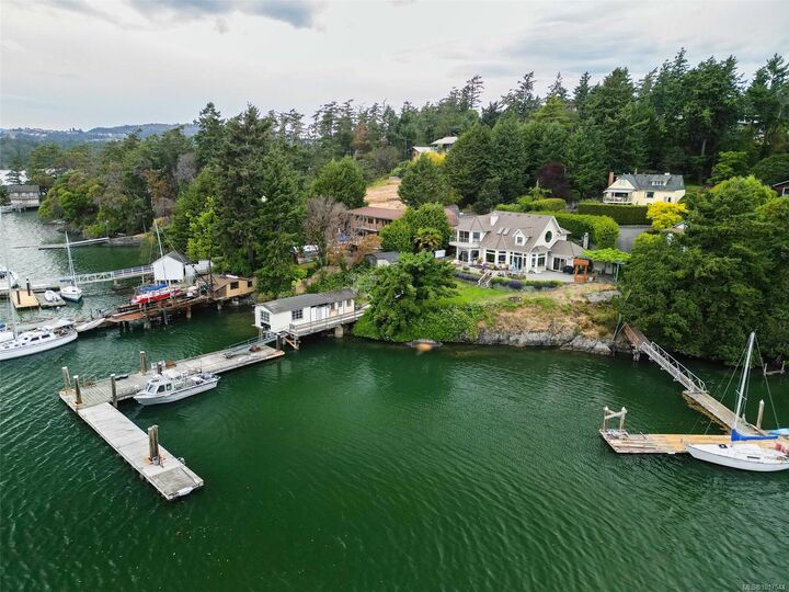 Property Photo:  8 Lighthouse Lane  BC V9B 1A6 