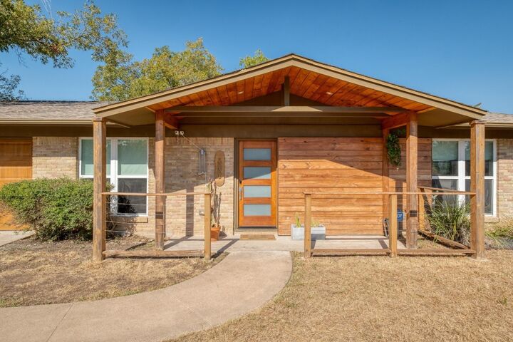 Property Photo: 600 Jetta Court TX 78753