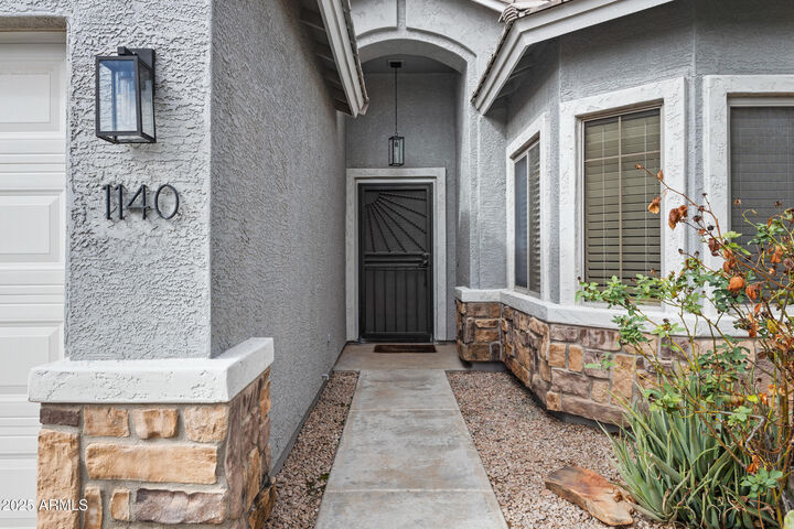 Property Photo:  1140 S Rockwell Street  AZ 85296 