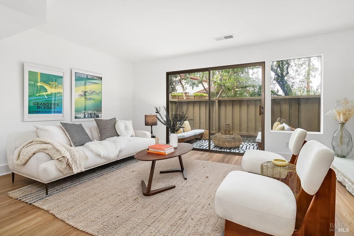 Property Photo: 8 Park Crest Court C CA 94947