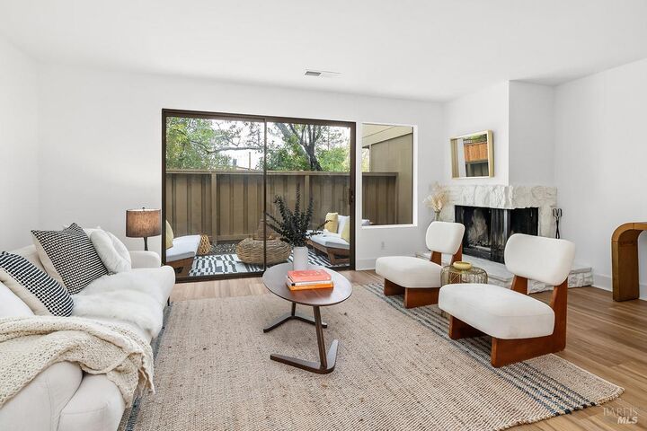 8 Park Crest Court C  Novato CA 94947 photo