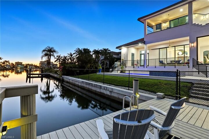 Property Photo:  388 Pine Ave  FL 34108 