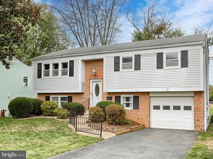 Property Photo: 7 E Woodland Drive PA 17055