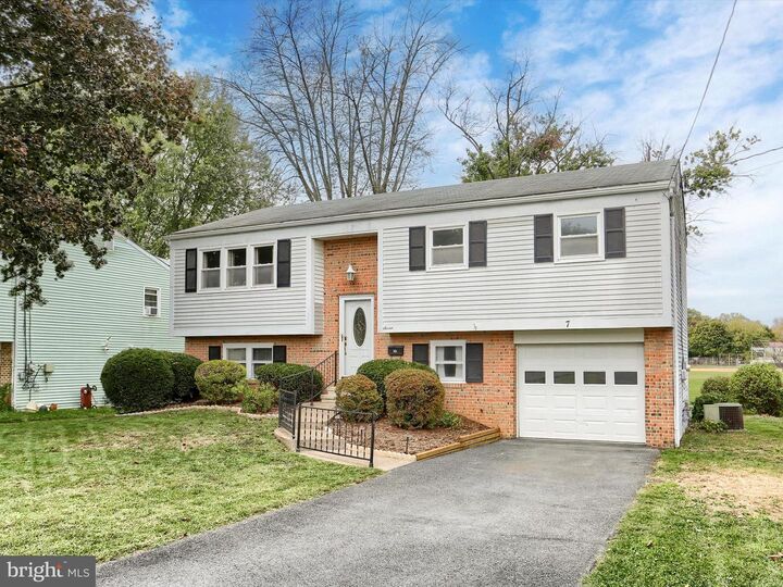 Property Photo: 7 E Woodland Drive PA 17055