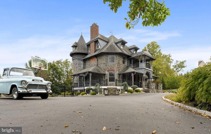 Property Photo: 662 S Highland Avenue PA 19066