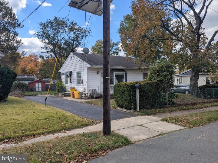 Property Photo:  4 Downing Road  NJ 08628 