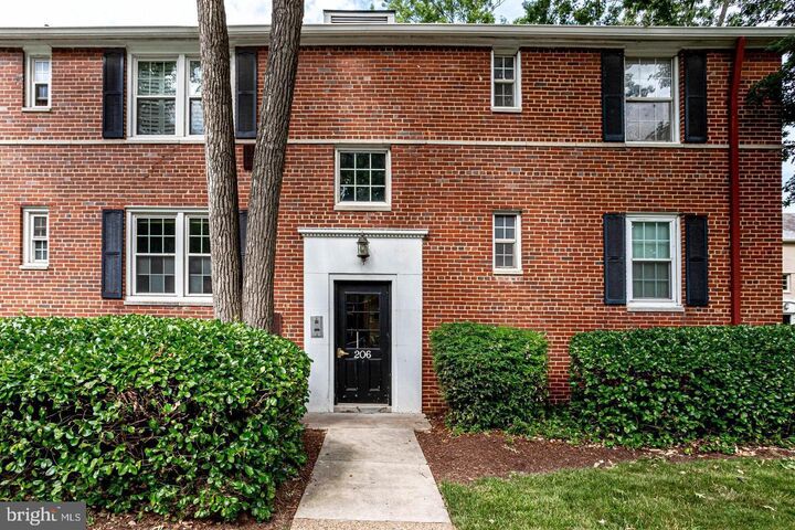 Property Photo: 206 N George Mason Drive 1 VA 22203