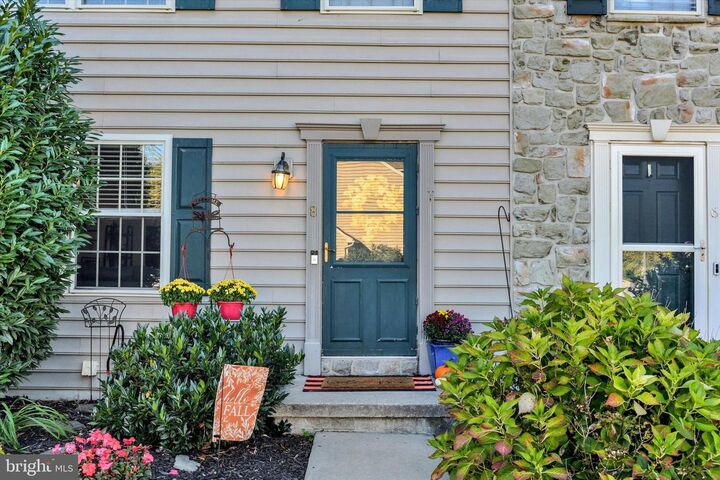 Property Photo: 8 King Court PA 17022