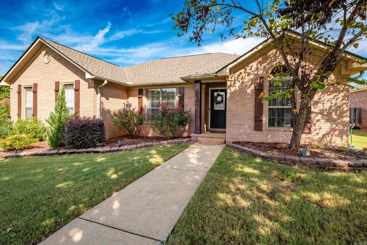 Property Photo: 170 Diamond Pointe Drive AR 72113