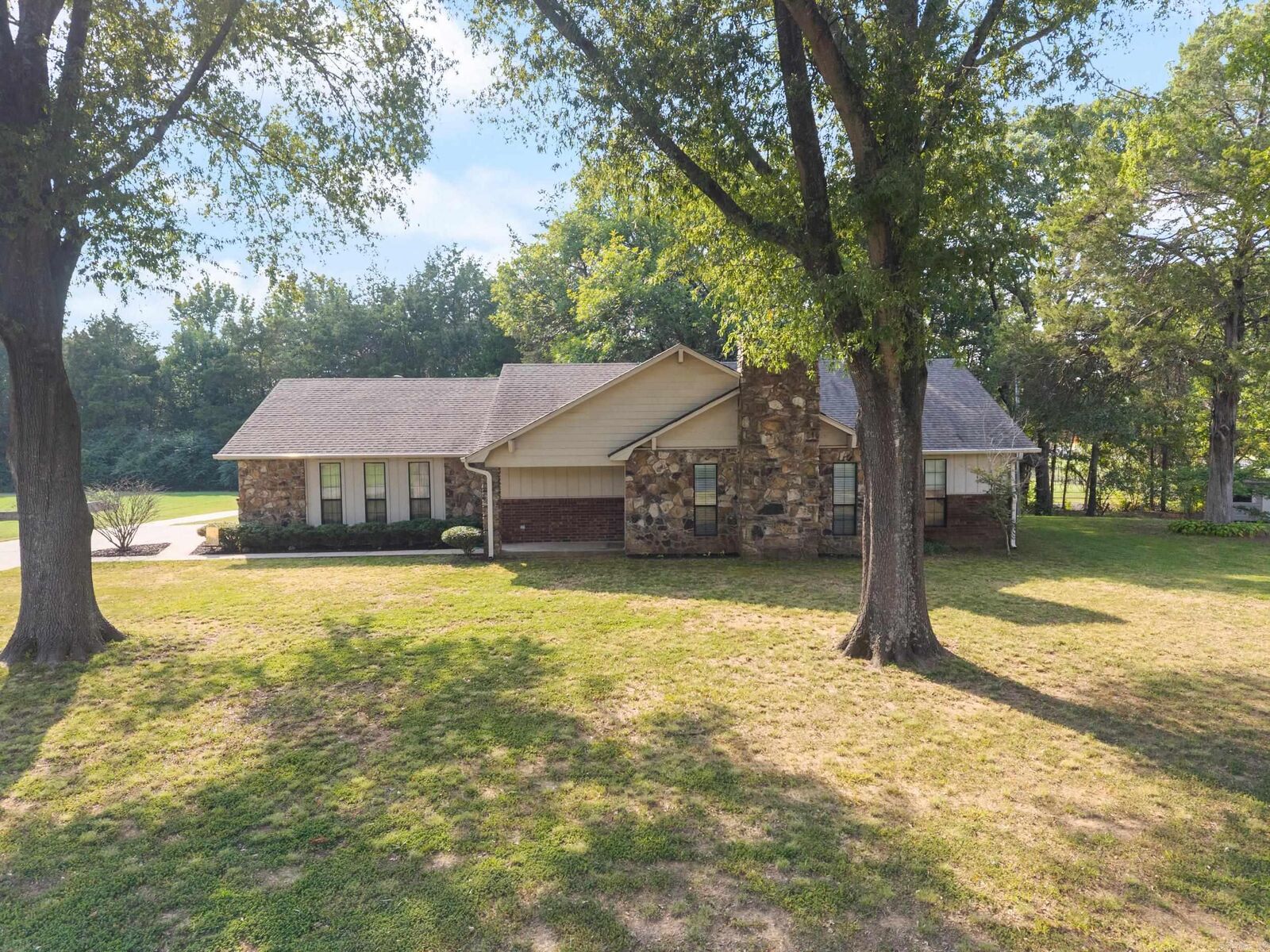 Property Photo:  3 New Oxford Road  AR 72034
