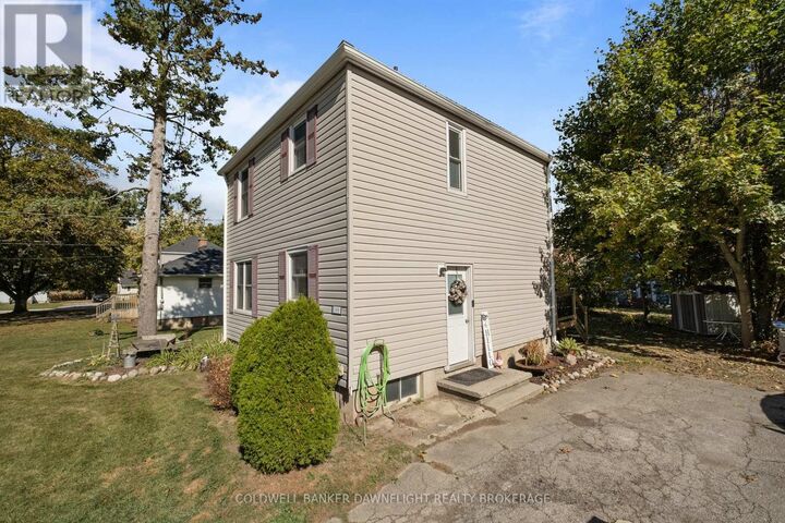 Property Photo:  106 Kensington Crescent  ON N0M 1Y0 