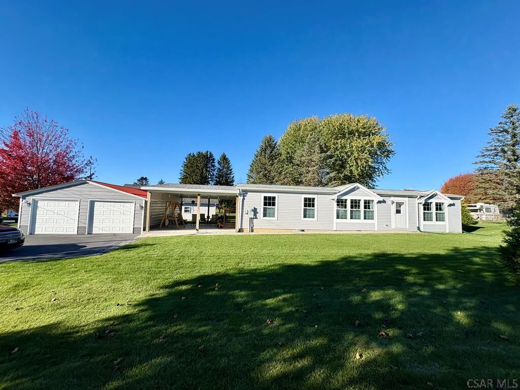 Property Photo:  909 Oak Street  PA 15946