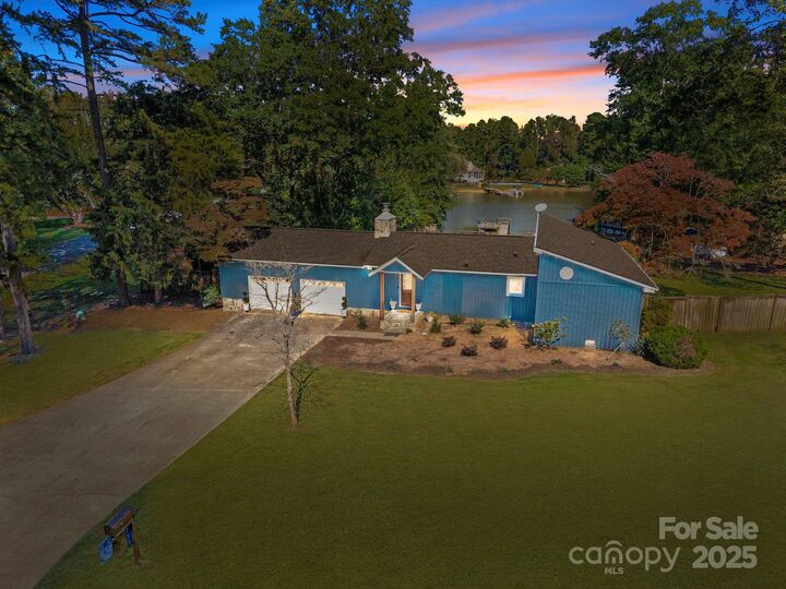 Property Photo:  255 Topsail Road  NC 28146