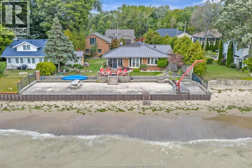 Property Photo: 223 Lakewood Drive ON N9V 2Y8