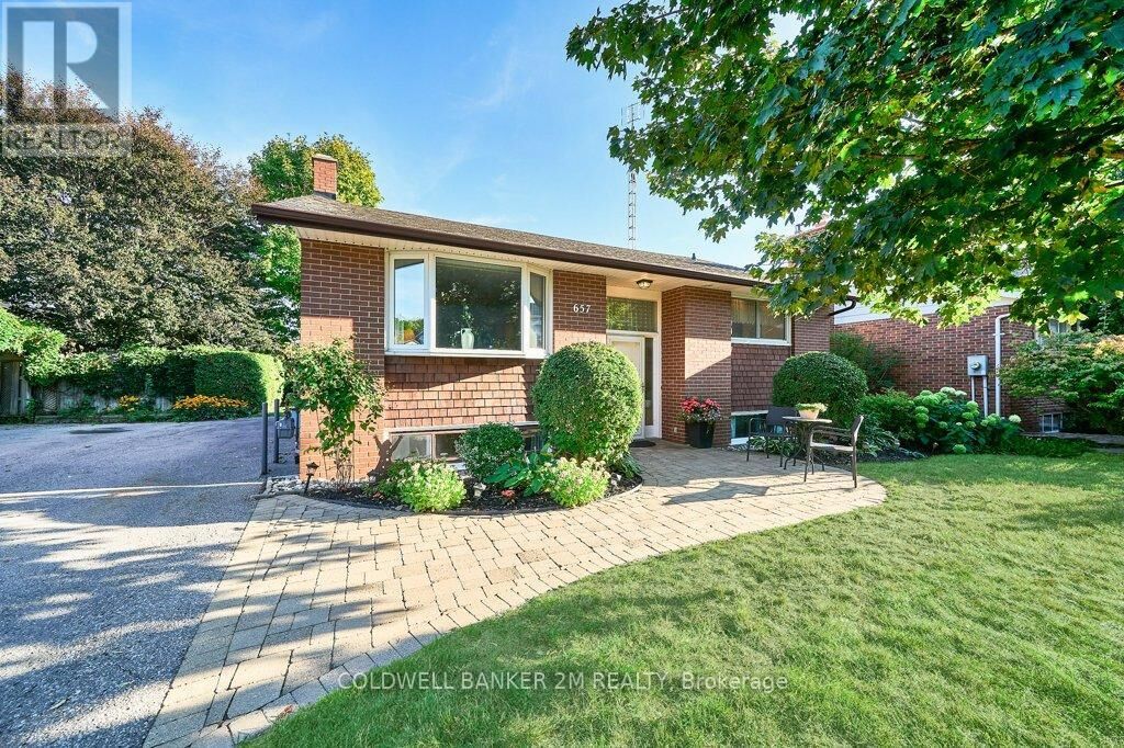 Photo de la propriété: 657 Balmoral Drive ON L1J 3A6