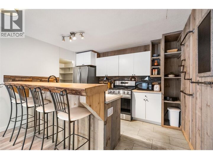 Property Photo: 353 Boyce Crescent 14 BC V1Y 5Z7