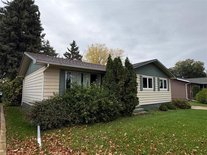 Property Photo: 118 Merrell Avenue MB R7N 0P5