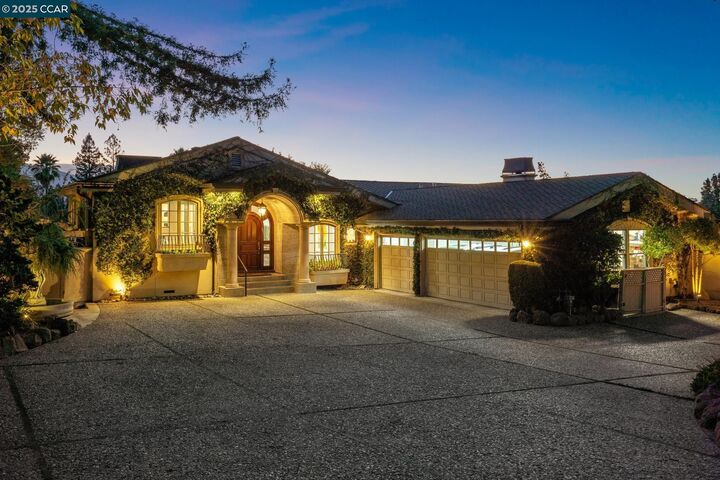 Property Photo: 13 Kemp Ct CA 94507