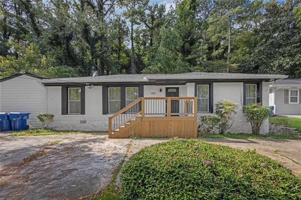 Property Photo:  1901 Windsor Drive SW  GA 30311