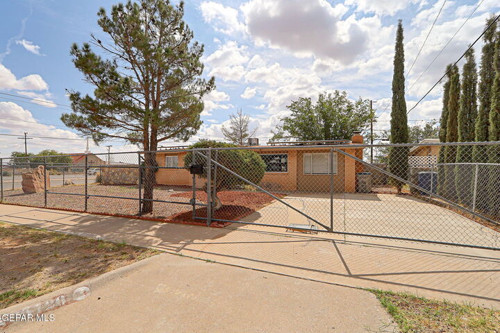 5726 Dearborne Drive  El Paso TX 79924 photo