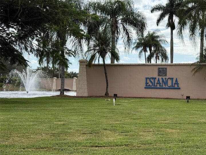 Property Photo:  322 SW 193rd Ave  FL 33029