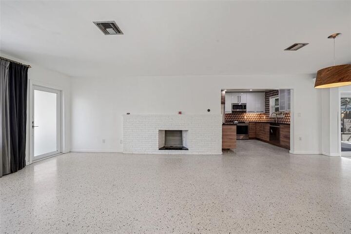 Property Photo: 615 N 32nd Ave FL 33021