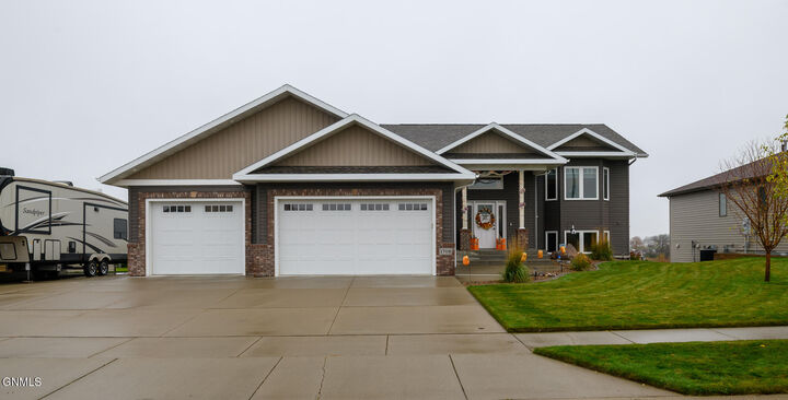 Property Photo: 1708 Canyon Road SW ND 58554