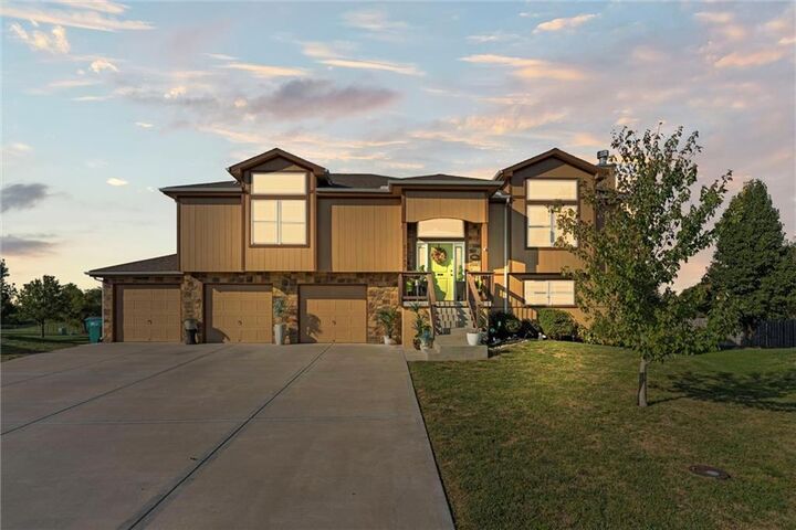 Property Photo:  21743 Johnson Court  KS 66083