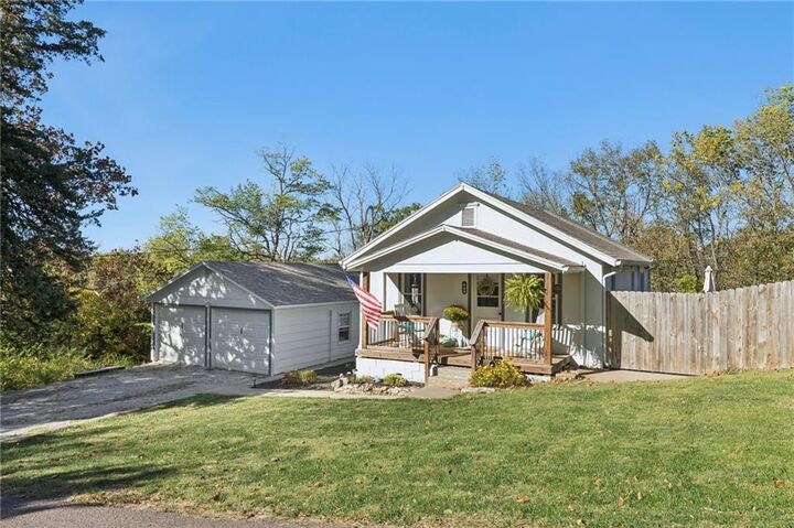 Property Photo: 600 Centralia Avenue MO 64024