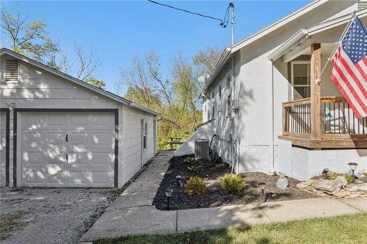 Property Photo:  600 Centralia Avenue  MO 64024