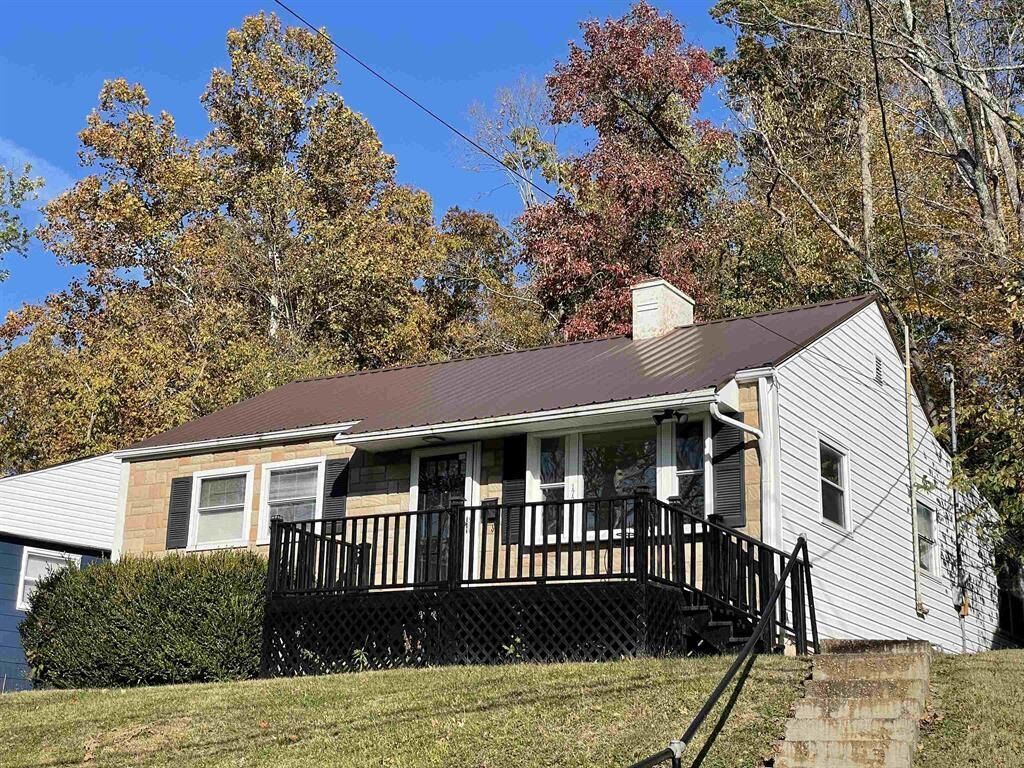 Property Photo: 1738 Crestmont Drive WV 25701