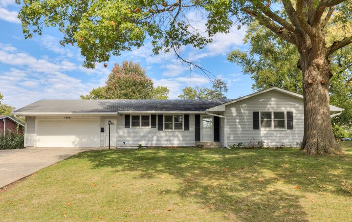 Property Photo: 1206 S 14th Avenue W IA 50208