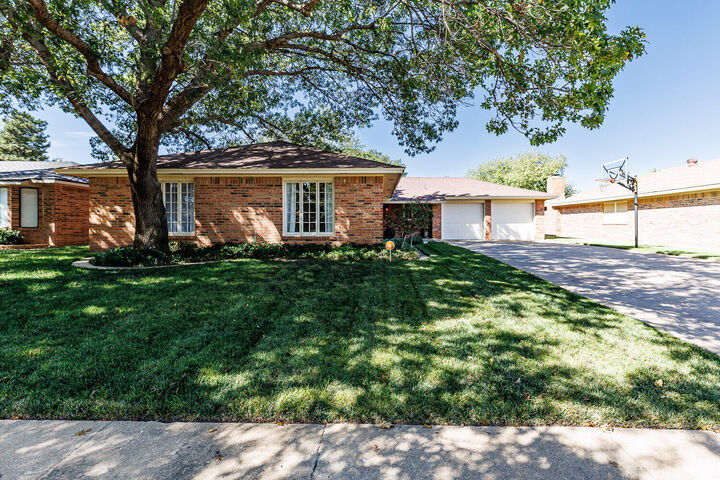 Property Photo: 8004 Quinton Avenue TX 79424