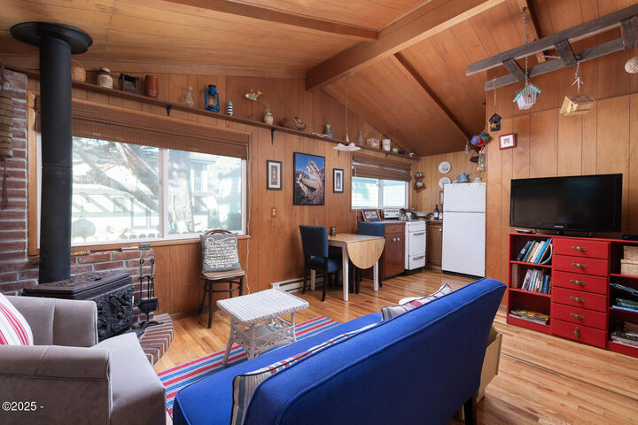 Property Photo: 48250 Hawk Street OR 97149