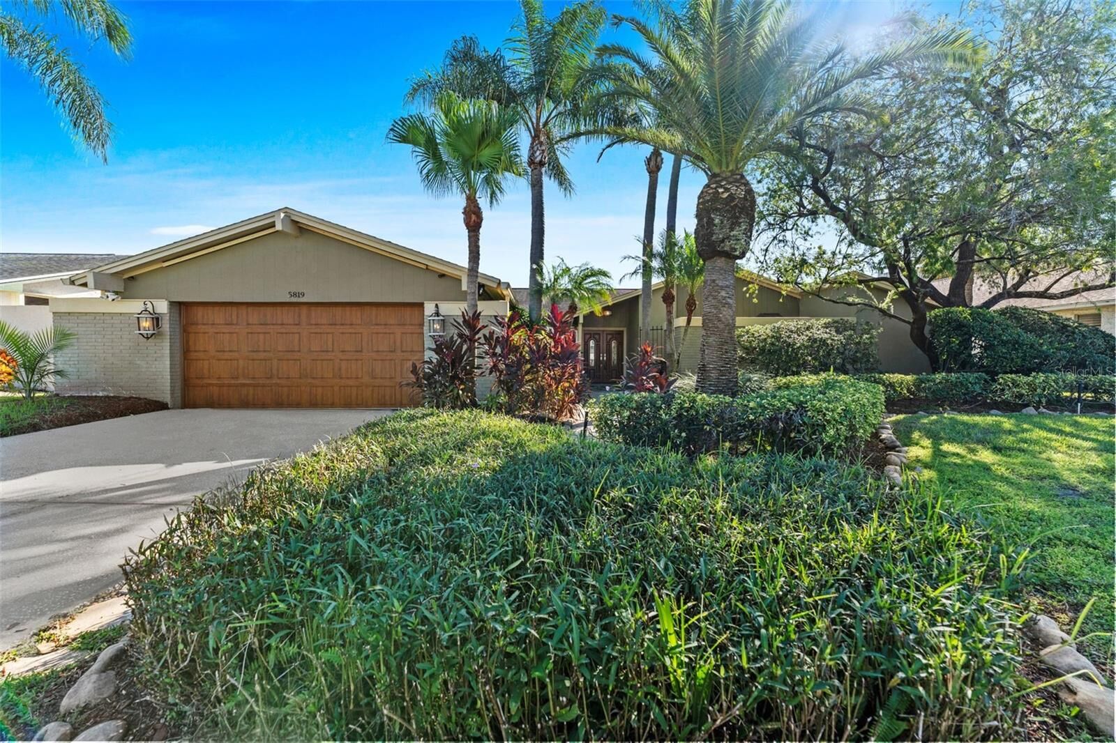 Property Photo: 5819 Dory Way FL 33615