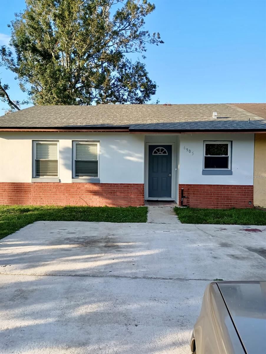 Property Photo: 6905 Longmeade Lane FL 32822