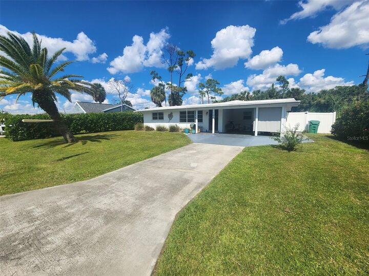 Property Photo:  184 Norfolk Avenue NW  FL 33952 