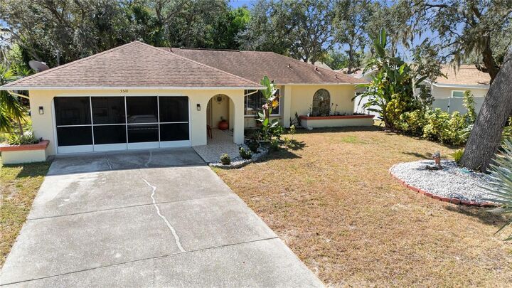 Property Photo: 5518 Pinehurst Drive FL 34606