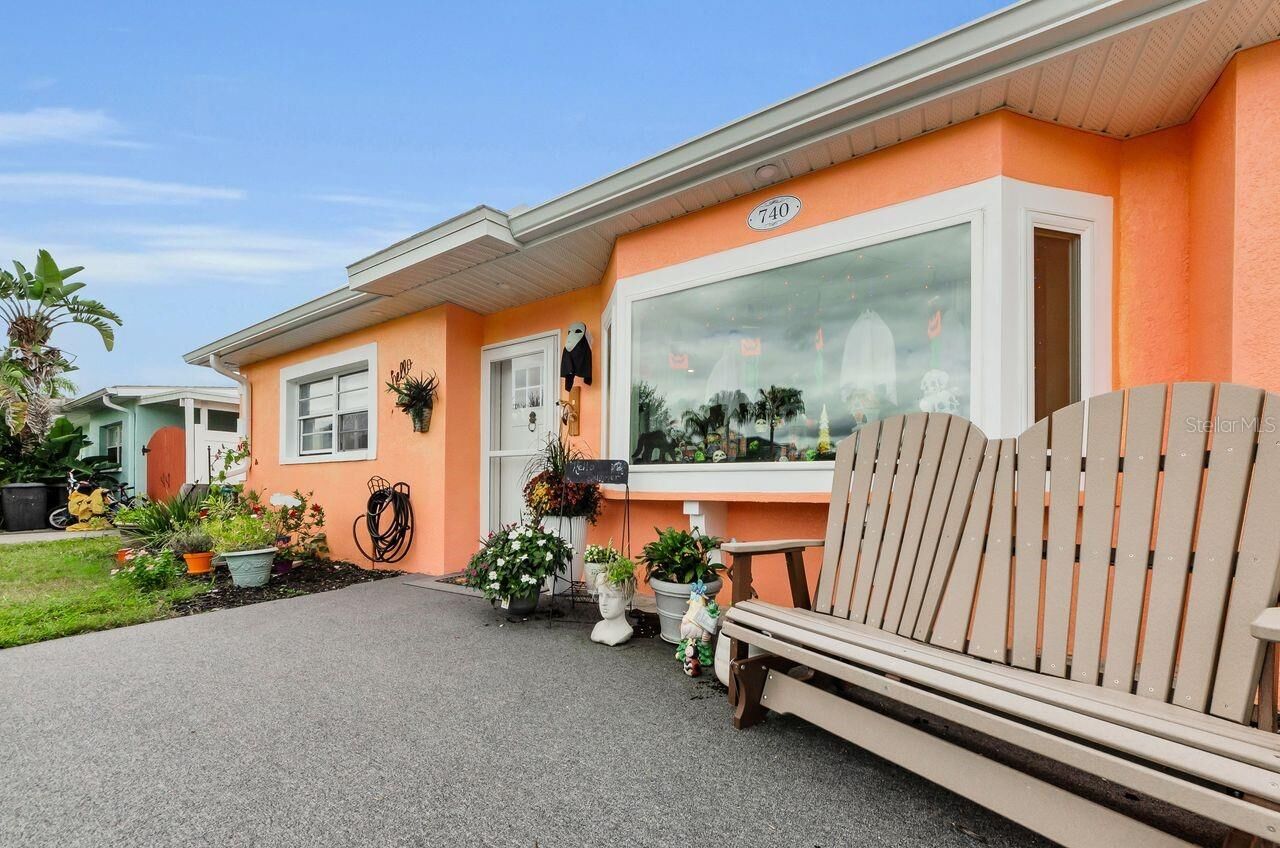 Property Photo:  740 Loquat Dr.  FL 34689 