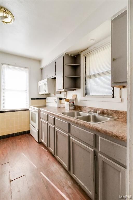 Property Photo:  208 Coppinger Drive  MO 63135 