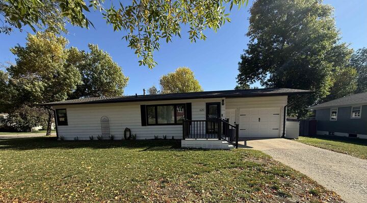 Property Photo: 620 21st St NW ND 58703