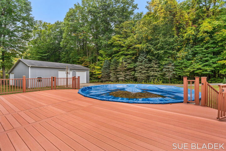 Property Photo: 6814 Dale Court MI 49408