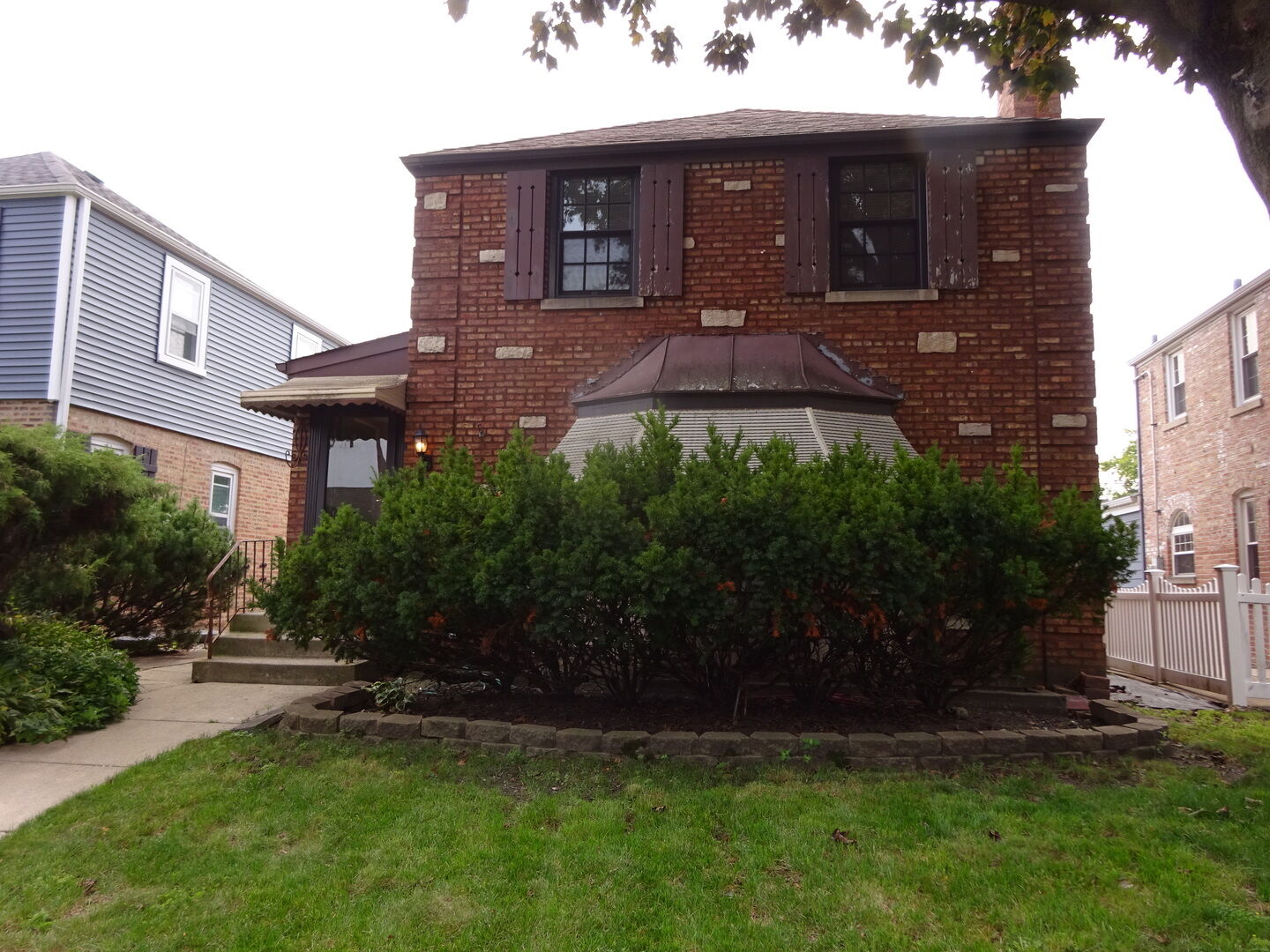 Property Photo: 7811 W Thorndale Avenue IL 60631