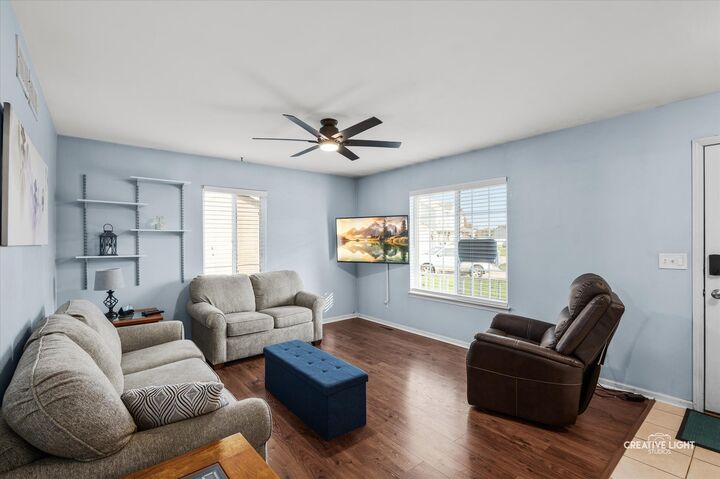 Property Photo:  1409 White Pine Court  IL 60560